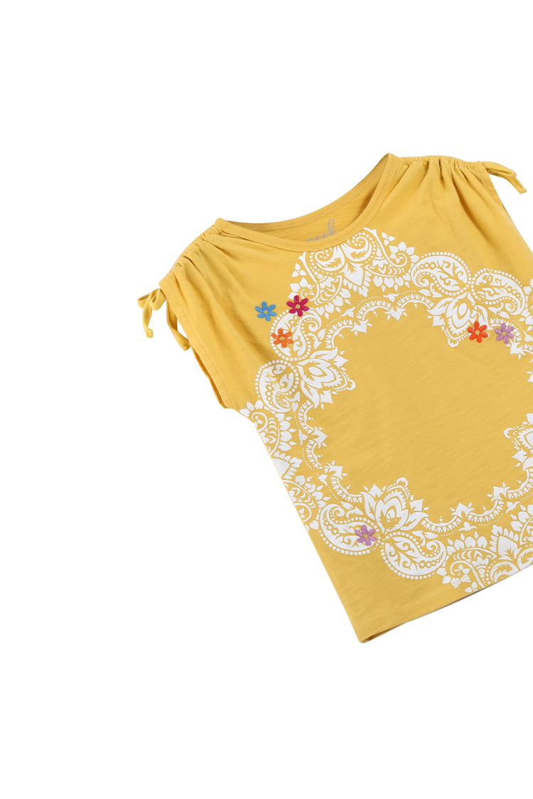CLOSE UP OF YELLOW RUCHED SLEEVE TOP WITH FLORAL EMBROIDERY