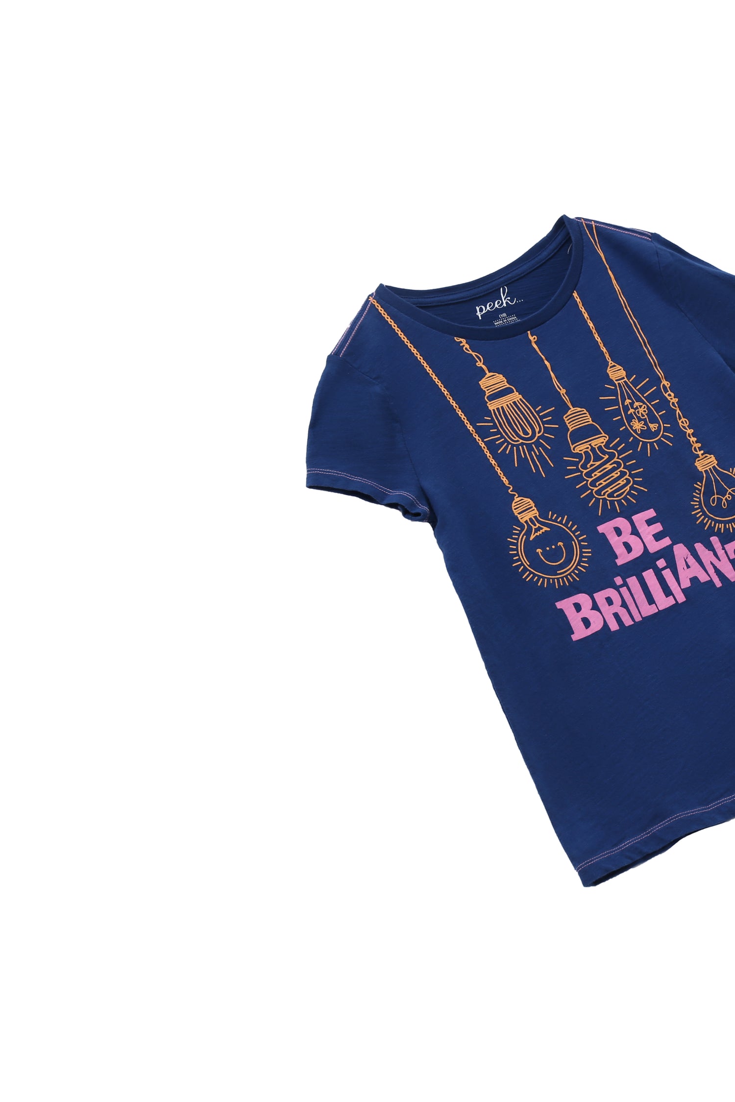 CLOSE UP OF DARK BLUE T-SHIRT WITH HANGING LIGHTBULB GRAPHICS AND THE WORDS "BE BRILLIANT" ON THE FRONT